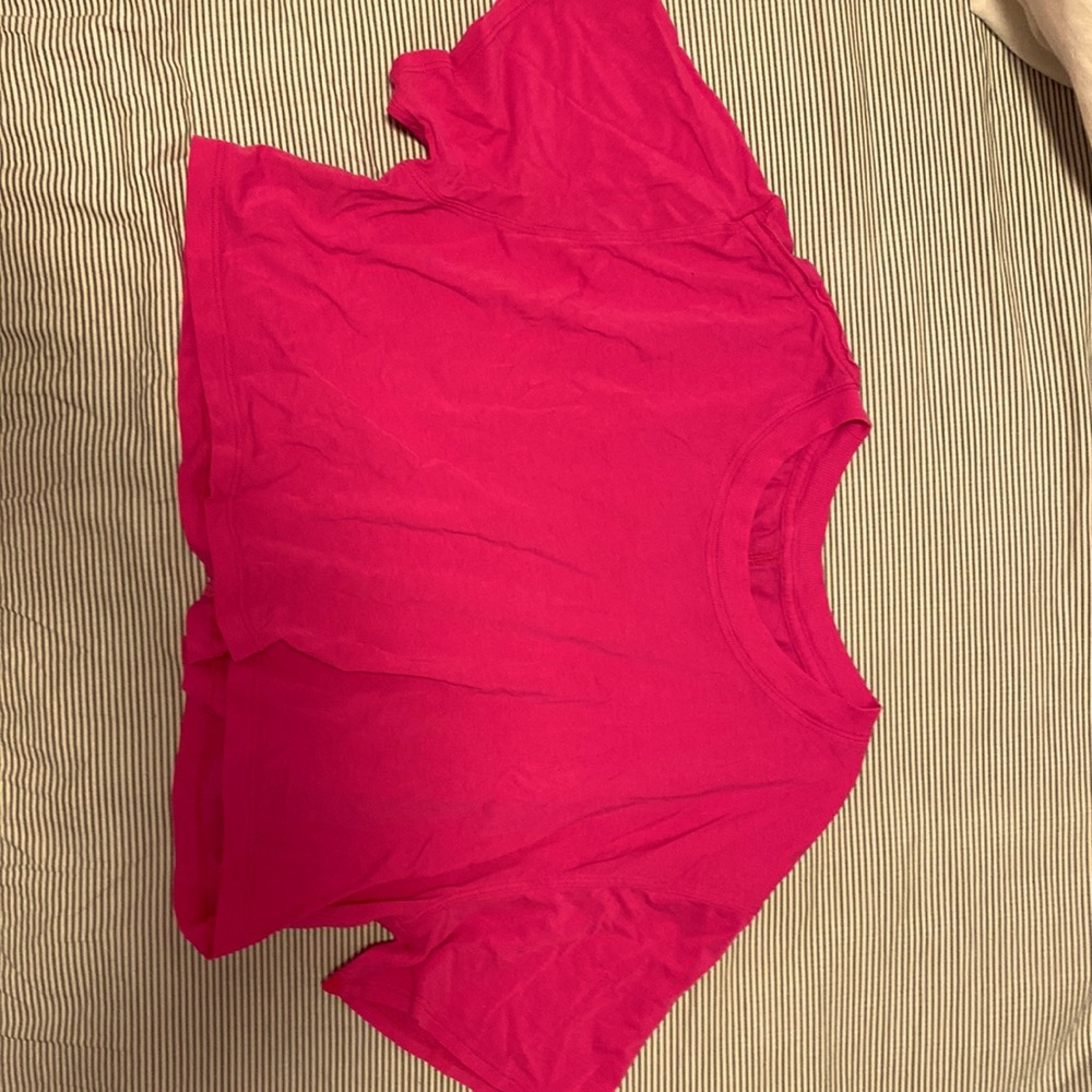 Rare sonic pink Size 6 lululemon cropped tee.